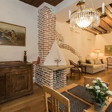 Διαμέρισμα Medieval Beauty With Private Entrance